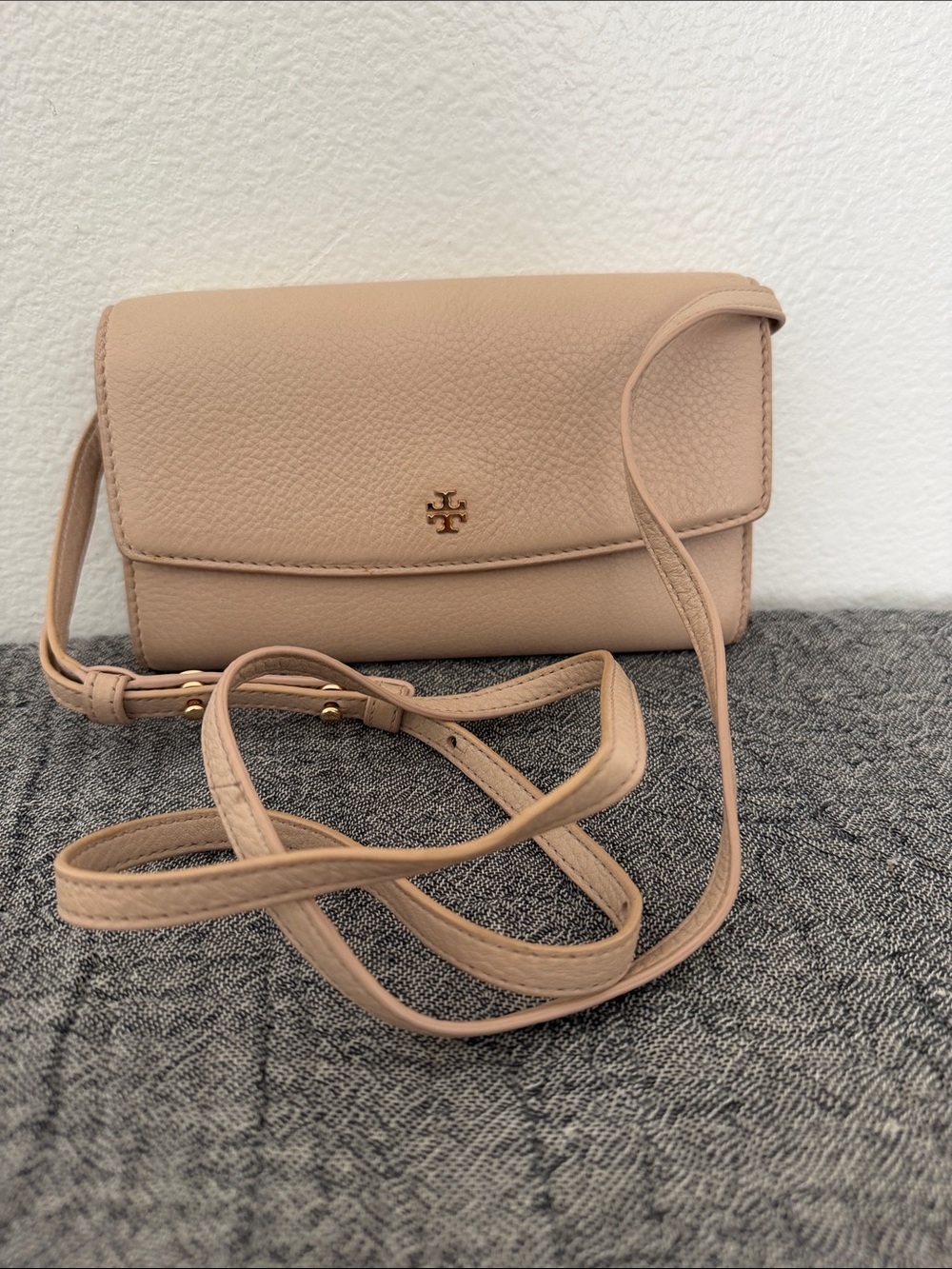 Tory Burch Blush Pebbled Leather Crossbody Wallet